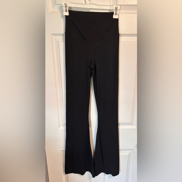 Aerie Offline crossover flare leggings size medium - Picture 4 of 9